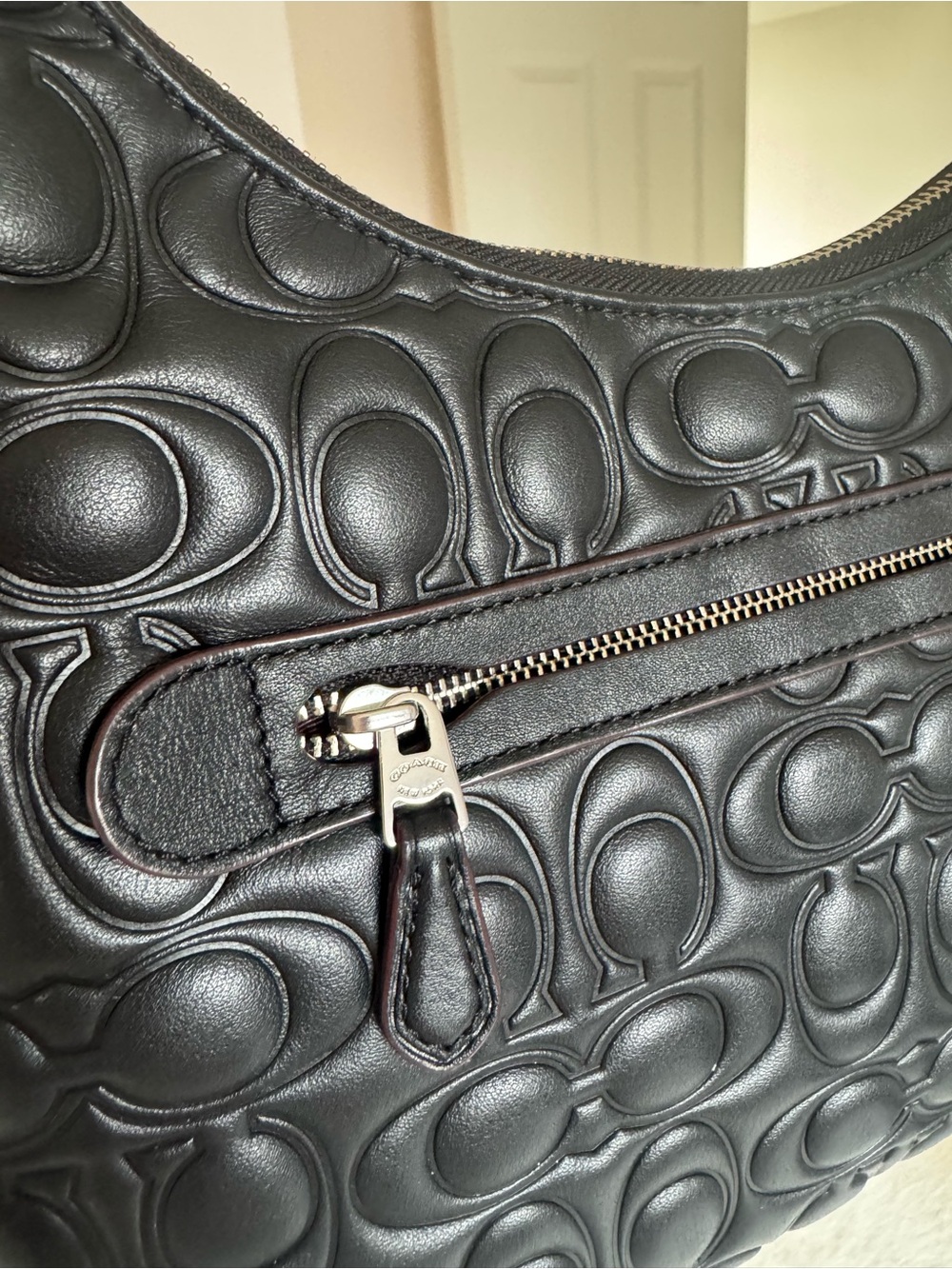 Coach Teri Hobo Bag Embossed Signature Leather - Picture 5 of 9